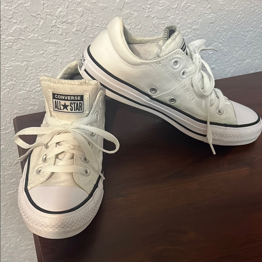 Converse White Canvas Sneakers Iconic Chuck Taylor Style